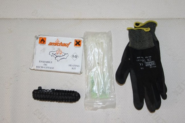 Kit de réchauffement + Serflex + gants de jardinerie + bracelet en Paracord