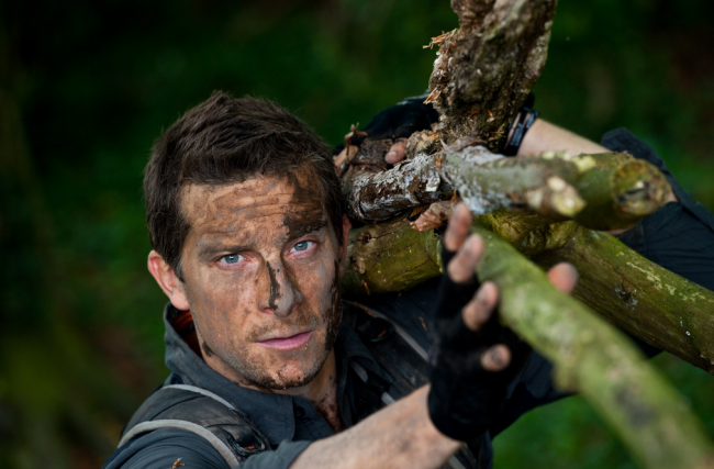 Bear Grylls n’a pas froid aux yeux et ne recule devant rien